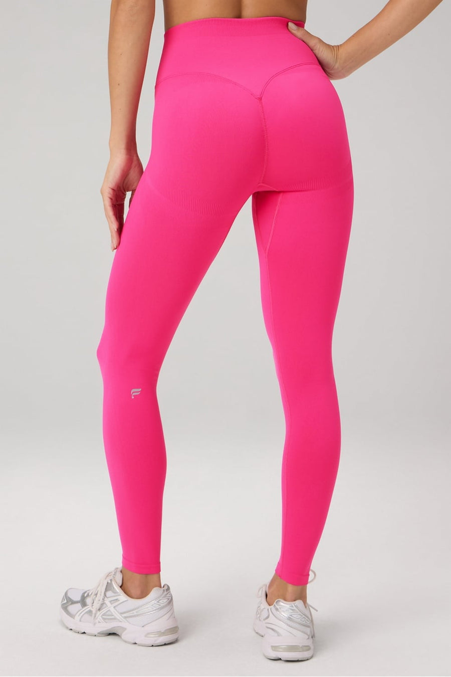 SEAMLESS SCRUNCH LEGGING-SHORT