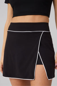 ON-THE-GO CLASSIC MINI SKIRT